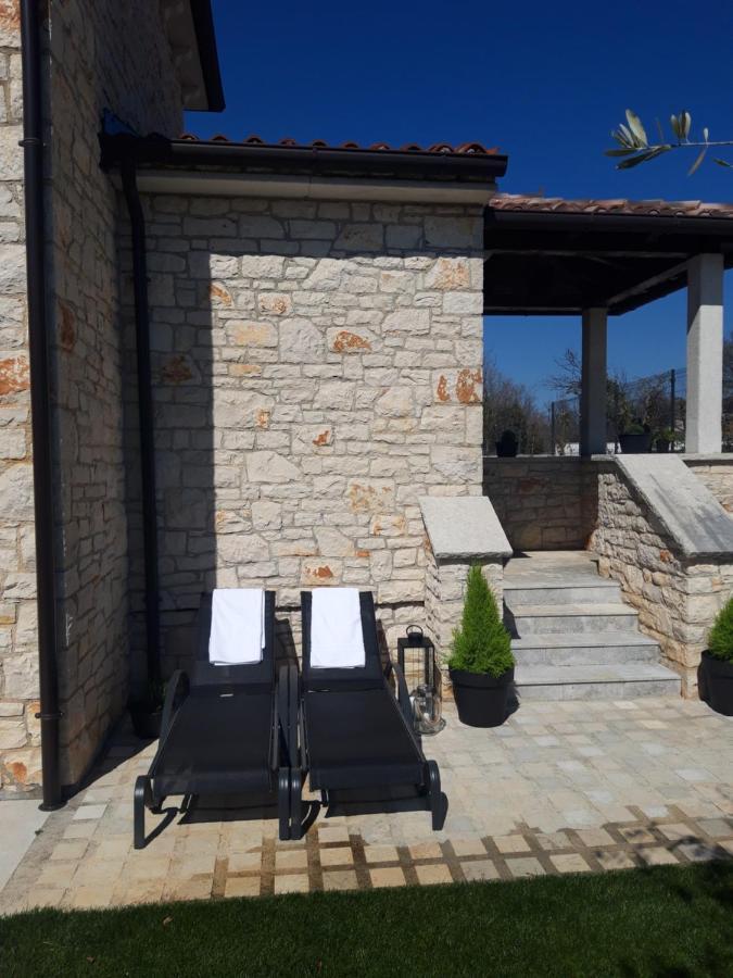 Villa Luksa 그로즈냔 외부 사진