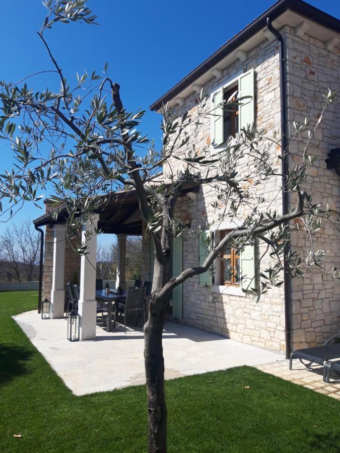 Villa Luksa 그로즈냔 외부 사진