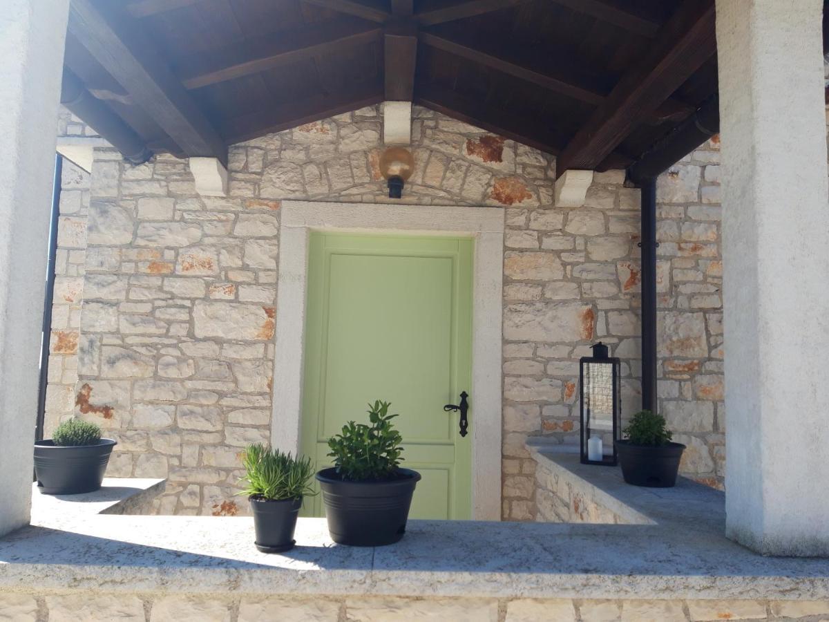 Villa Luksa 그로즈냔 외부 사진